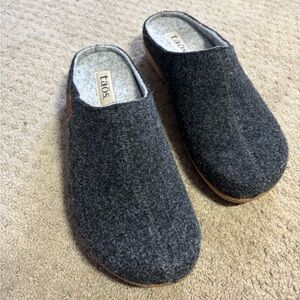 Taos Wool. Slip-on Clogs. Shock absorbing heel. Comfortable, warm. Orthotic.